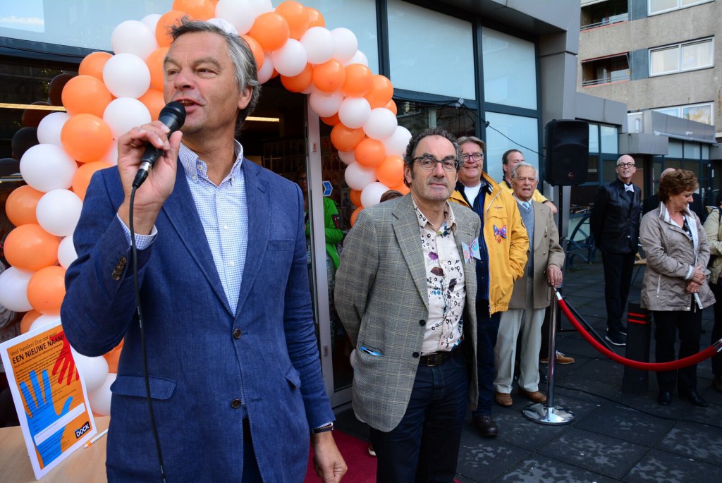 Burgemeester Bernt Schneider opent wijkcentrum Europawijk.